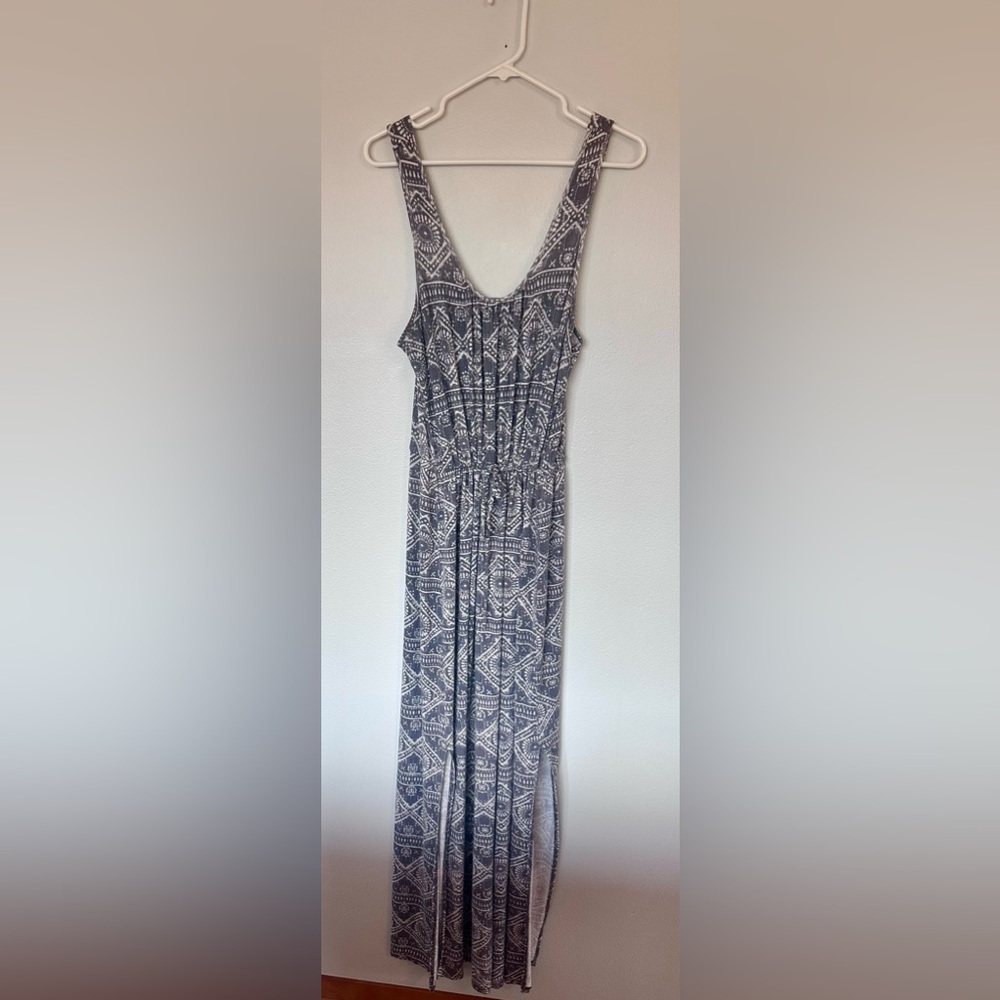 Loveappella Grey & White Geometric Maxi Dress